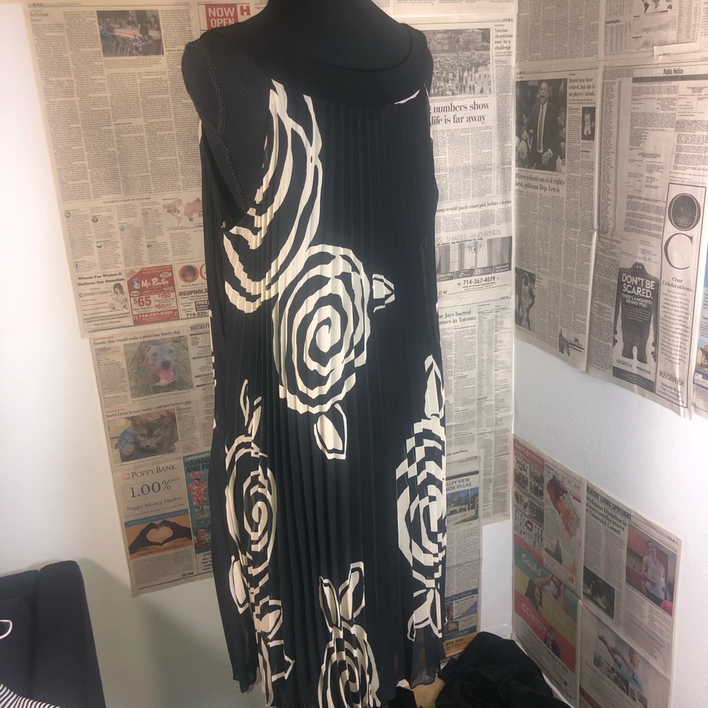 Size 14W Groovy floral print A-line dress